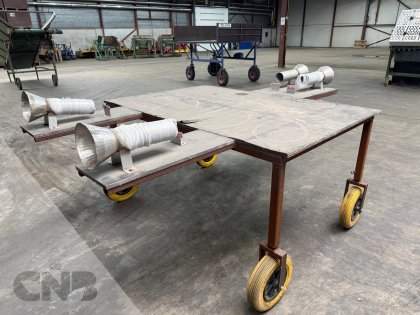 Oogstkarren kwetsbare grote bloemen