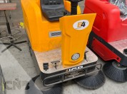 Foto van Zelfrijdende veegmachine-JCB